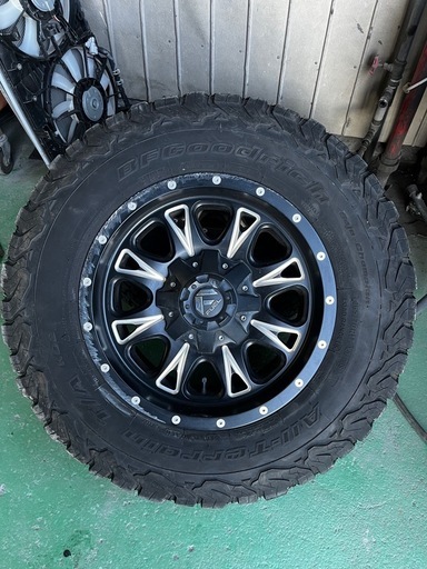 フューエルオフロード　pcd139.7 6穴　pcd127 6穴　17インチ　タイヤホイールセット