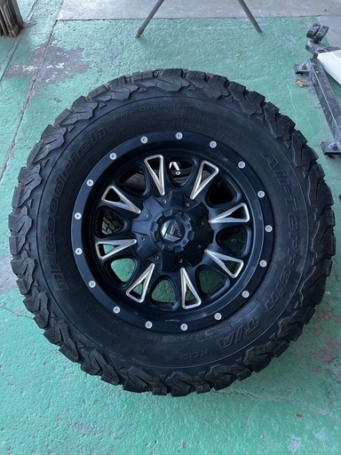 フューエルオフロード　pcd139.7 6穴　pcd127 6穴　17インチ　タイヤホイールセット