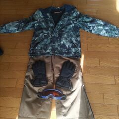スノーウェア　上下　手袋＆ゴーグル付