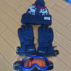 スノーウェア　上下　手袋＆ゴーグル付の画像
