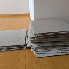 ニトリ タイルカーペットの画像