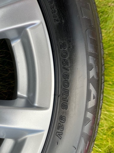 マツダアクセラ　205/60R16タイヤホイール4本