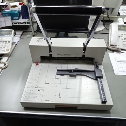 PLUS製裁断機