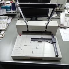 PLUS製裁断機