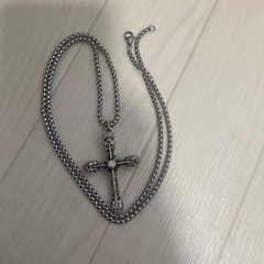 十字架のネックレス長めです
