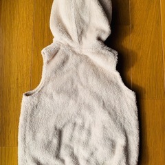 フード付きベストの画像