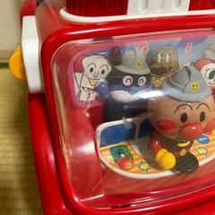 アンパンマン消防車の画像