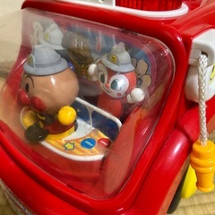 アンパンマン消防車の画像