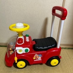 アンパンマン消防車の画像