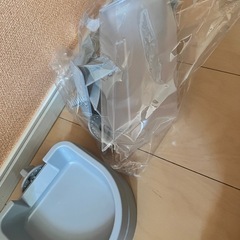 うさぎ自動餌やり器未使用の画像
