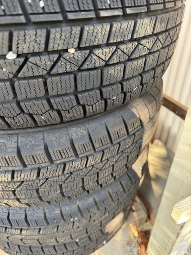 スタッドレスタイヤ　
165/65R14