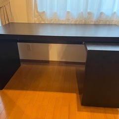 IKEA 大きめな机