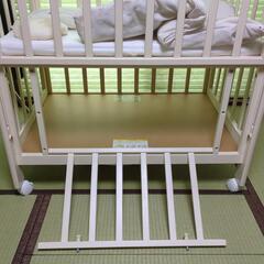 KATOJIベビーベッド＆Joieバウンサーの画像