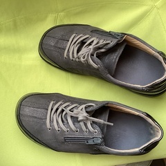 ドイツ健康館赤い靴オーダーシューズを差し上げます。