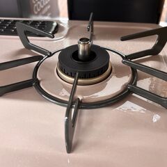 札幌 東区 ほぼ未使用 リンナイ ガステーブル ガスコンロ 都市ガス用 2022年製 KG67PPKL パールピンクベージュ 596x218x452mm キッチン家電 調理器具の画像