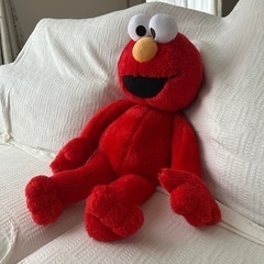 エルモのぬいぐるみ