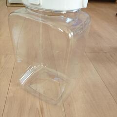 4リットル？プラスチック保存容器