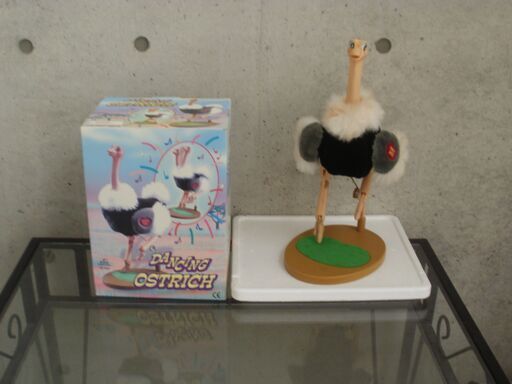 動くダチョウ人形　新品
