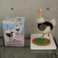 動くダチョウ人形　新品の画像