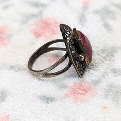 ☆指輪　リング　ワインレッド　サイズ：W：約2.0ｃｍ　Ｄ：約3.0ｃｍ　中古品　の画像