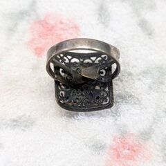 ☆指輪　リング　ワインレッド　サイズ：W：約2.0ｃｍ　Ｄ：約3.0ｃｍ　中古品　の画像