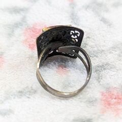 ☆指輪　リング　ワインレッド　サイズ：W：約2.0ｃｍ　Ｄ：約3.0ｃｍ　中古品　の画像