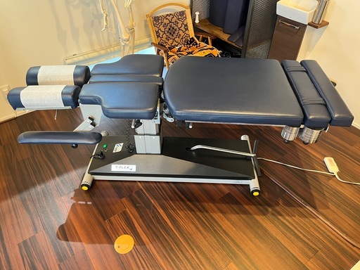 江崎機械T-FERXエレベーション整体カイロマッサージベッド　電動昇降機能