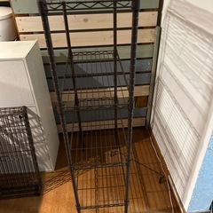 茶色のスチールラック
の画像