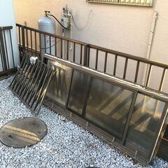 取り外し窓一式　枠もあり　￥2，０００！