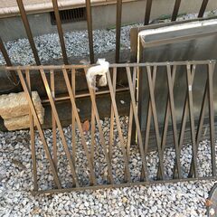 取り外し窓一式　枠もあり　￥2，０００！の画像