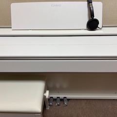 CASIO電子ピアノ　椅子・ヘッドホン・フロアマット付きの画像