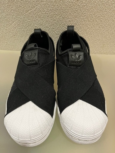 adidasスニーカー