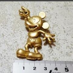 ディズニー ♦ミッキーマウス ゴールドカラー ブローチ♥ ピンバッジ お正月の画像