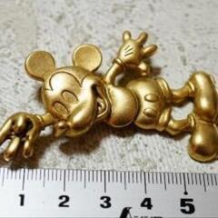 ディズニー ♦ミッキーマウス ゴールドカラー ブローチ♥ ピンバッジ お正月の画像