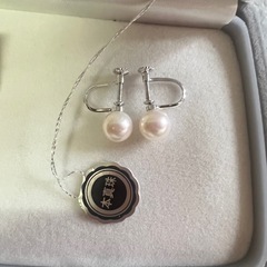 真珠と銀製のイヤリング