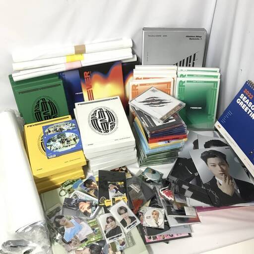 ATEEZ グッズ まとめて 約25kg 韓国アイドル K-POP トレカ CD ポスター 小物等 色々 大量 中古 ジャンク①〇