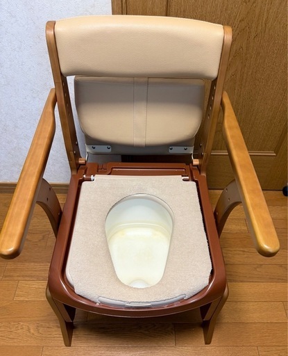 美品　家具調ポータブルトイレ　介護用品　　