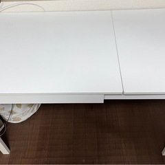IKEAテーブルとイス