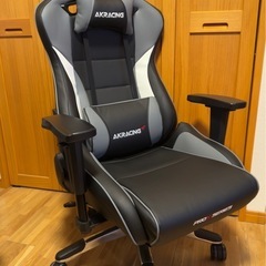 11/10に購入したばかり！ほぼ新品のAKRACINゲーミングチ...