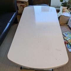 昇降するテーブル