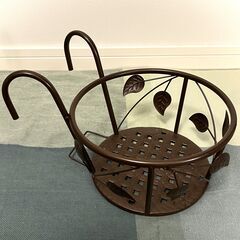 【2個セット】新品★プラントホルダー（鉢植えをベランダの手すりなどに吊り下げるホルダー／ガーデニング ）の画像