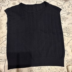 ニット2枚黒い方は新品