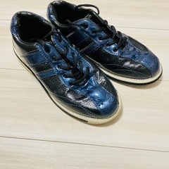 ボウリングシューズ
