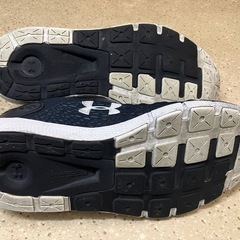 価格訂正しますアンダーアーマースニーカー27.5センチの画像