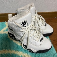 FILAハイカットスニーカーの画像