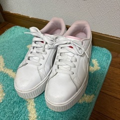 PUMAスニーカー