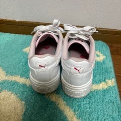PUMAスニーカーの画像