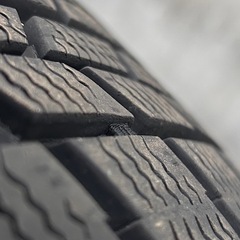 5スタッドレスタイヤ(175/65R15)グッドイヤーアイスナビ6の画像