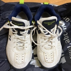 テニスシューズ