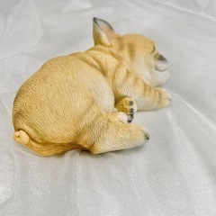 寝そべり フレンチブルドッグ かわいい 置物 おしゃれ オブジェ 置き物 アニマル オーナメント 癒し 眠り リビング 玄関 机上 リアル 犬 インテリア 雑貨 可愛い お疲れ寝 寝ころび の画像